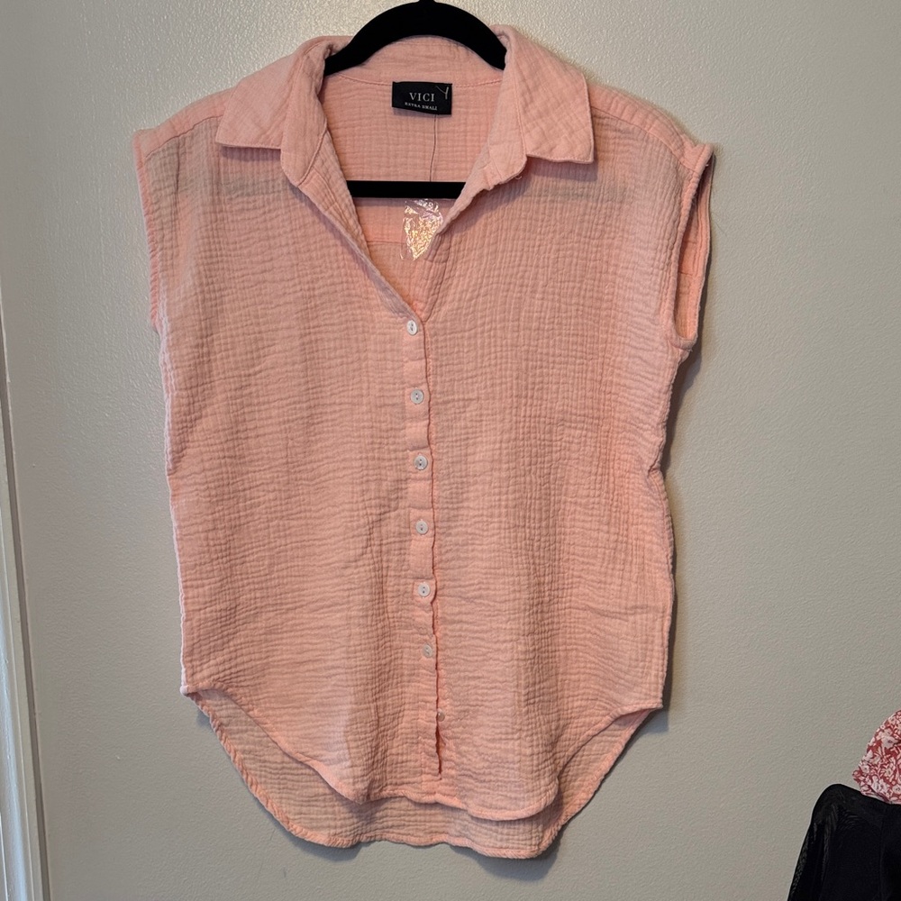🔴Vici Blush Button-Down Sleeveless Shirt